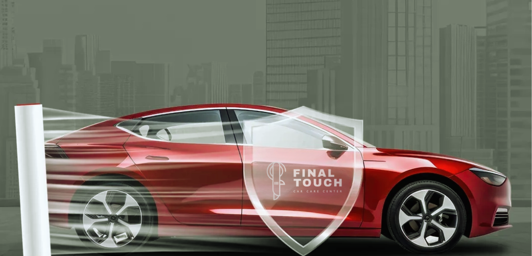 فني محترف يقوم بتركيب حماية بوية السيارة في الرياض مركز فانيال تاتش